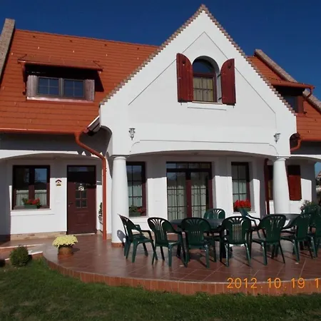Fuer Gruppen Gegenueber Einer Reitschule Holiday home Nagyvazsony